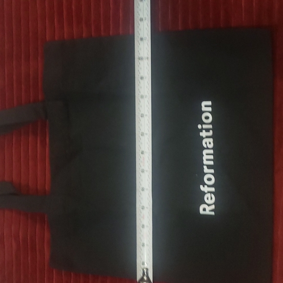 Reformation SM Tote - Picture 4 of 4